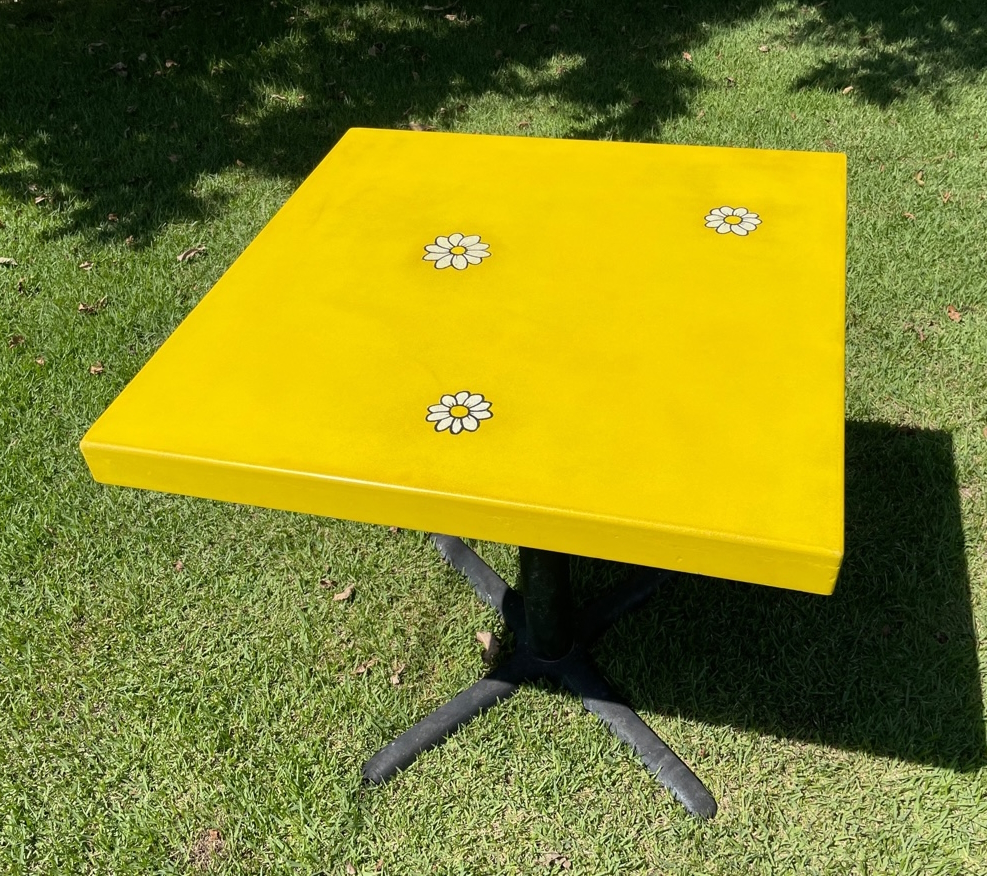 daisy_table.jpg